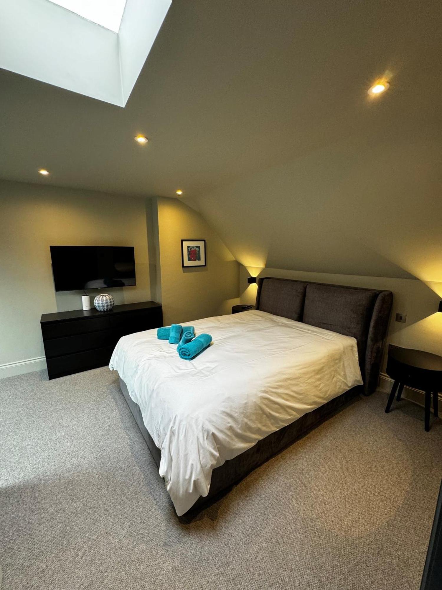 Romeo'S Arch High End Luxury In Centre Of Stratford With Parking Lejlighed Eksteriør billede