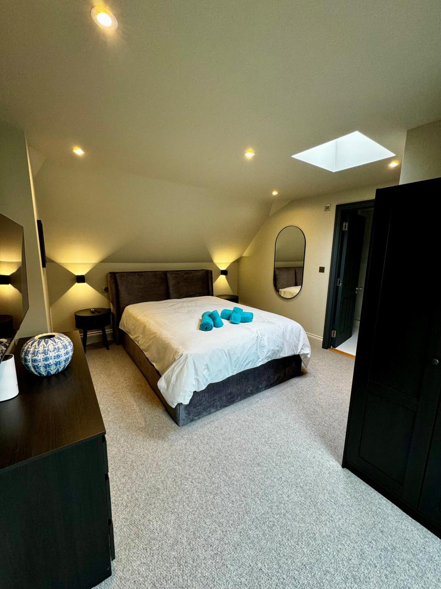 Romeo'S Arch High End Luxury In Centre Of Stratford With Parking Lejlighed Eksteriør billede