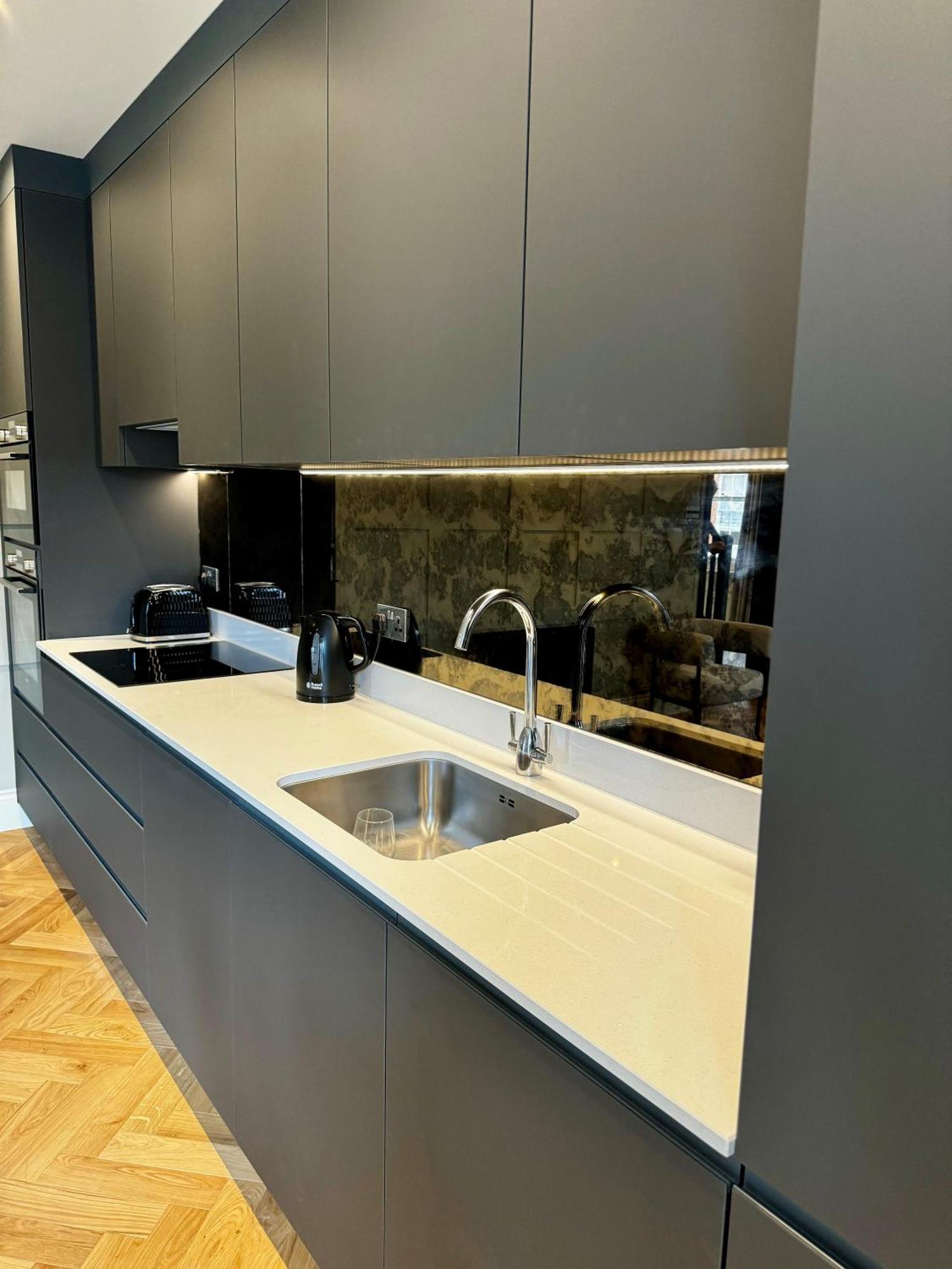 Romeo'S Arch High End Luxury In Centre Of Stratford With Parking Lejlighed Eksteriør billede